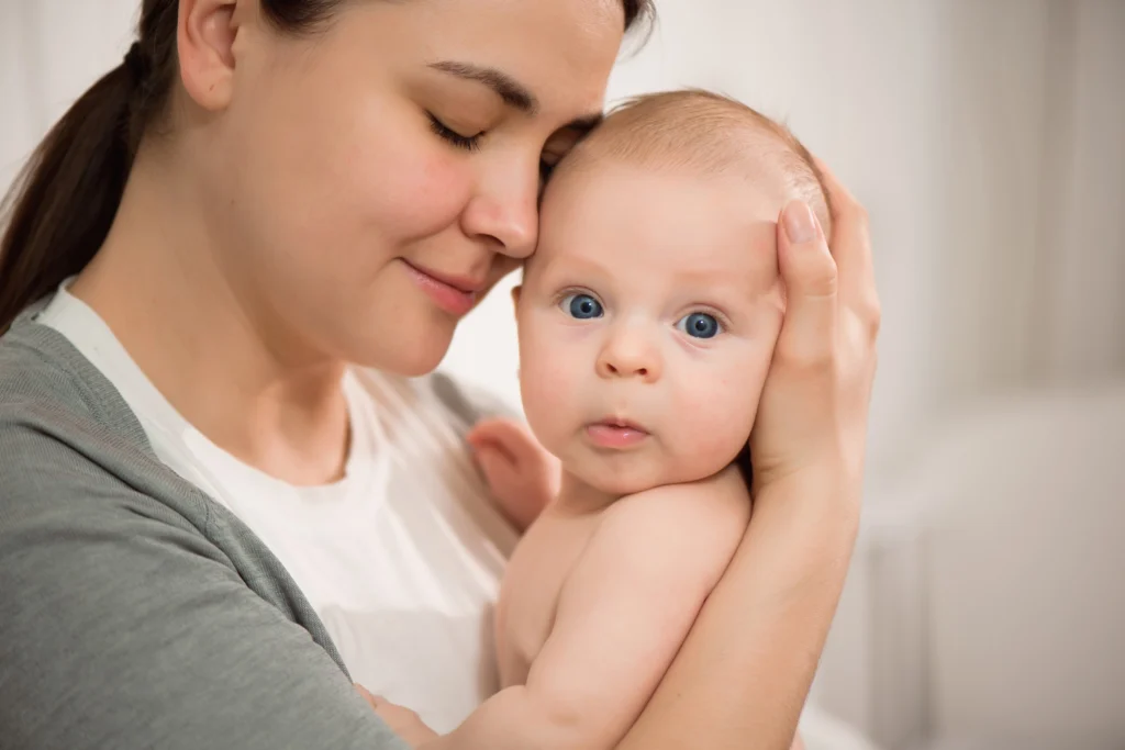 peau à peau bébé